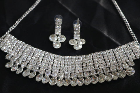 Shramya Lightweight AD Necklace Set