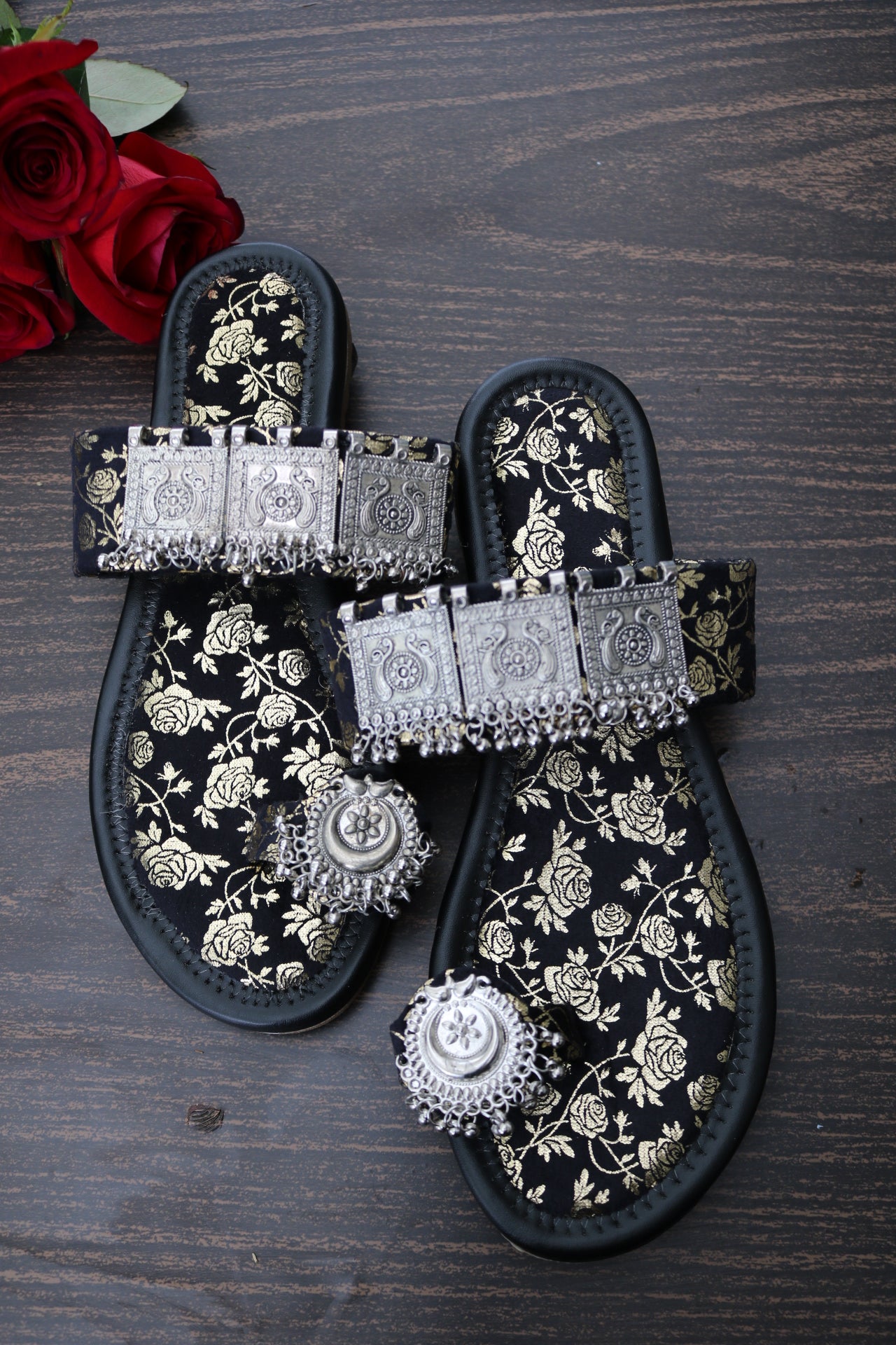 Black kolhapuri chappal