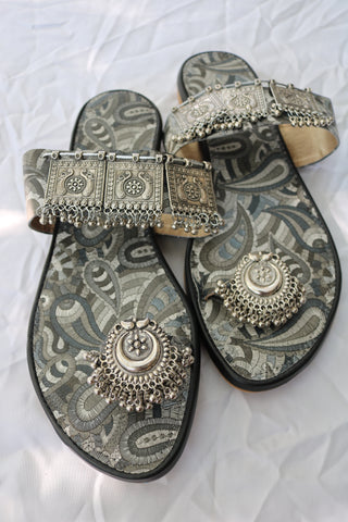 Shramya Handmade Kolhapuri Chappal