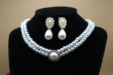 Shramya Pearl Necklace Set