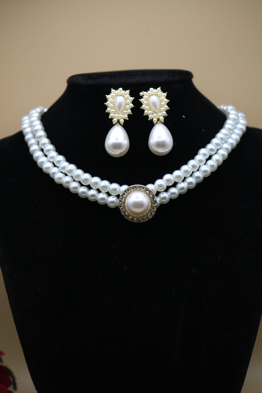 Shramya Pearl Necklace Set