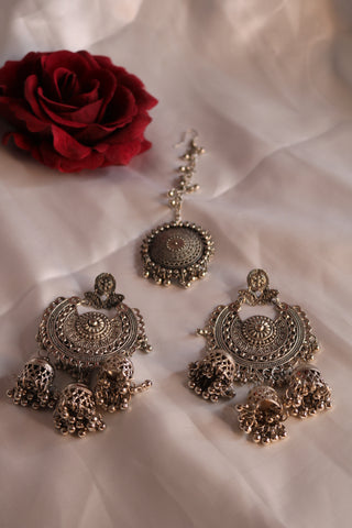 Shramya Chandelier Chandbalis Earring with Maang Tika Set